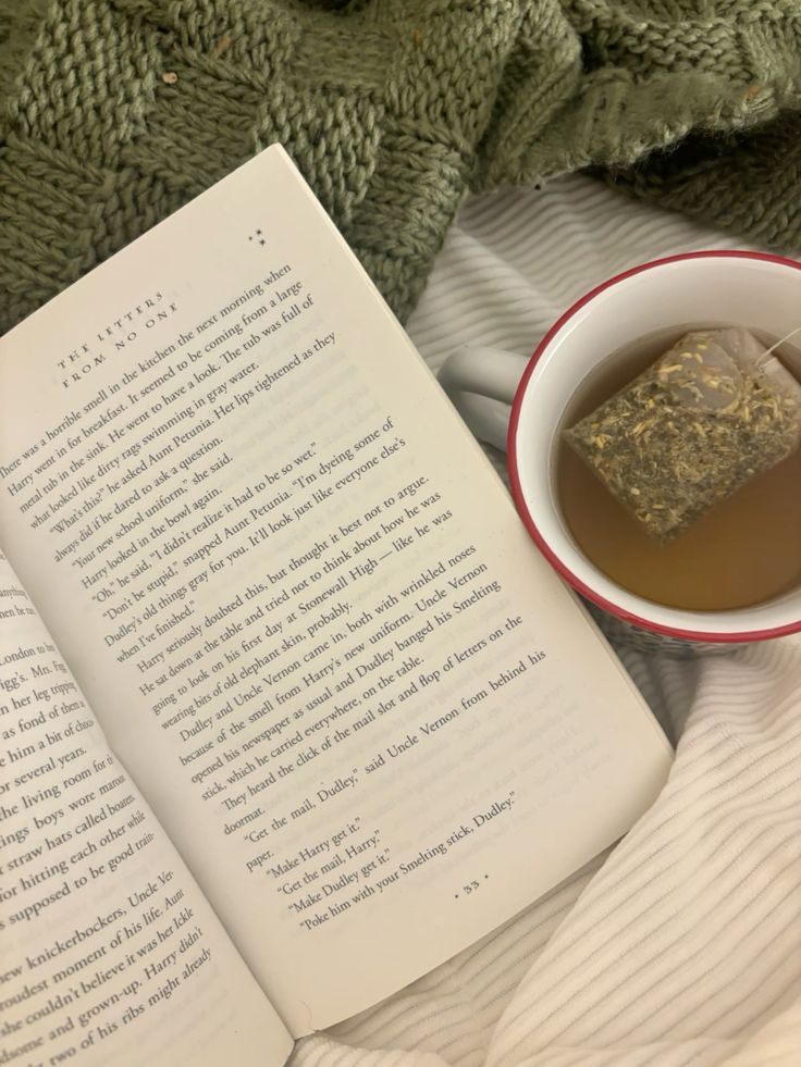 What to drink with your next book? Our selection of favourite books paired with our teas